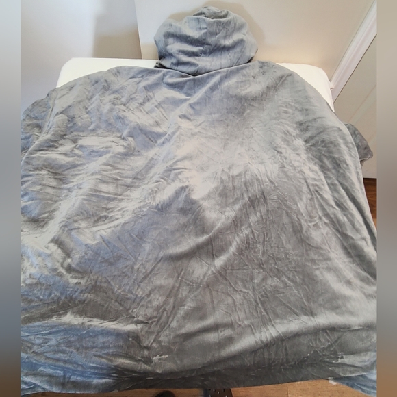 The Comfy Hoodie Blanket - Picture 3 of 3